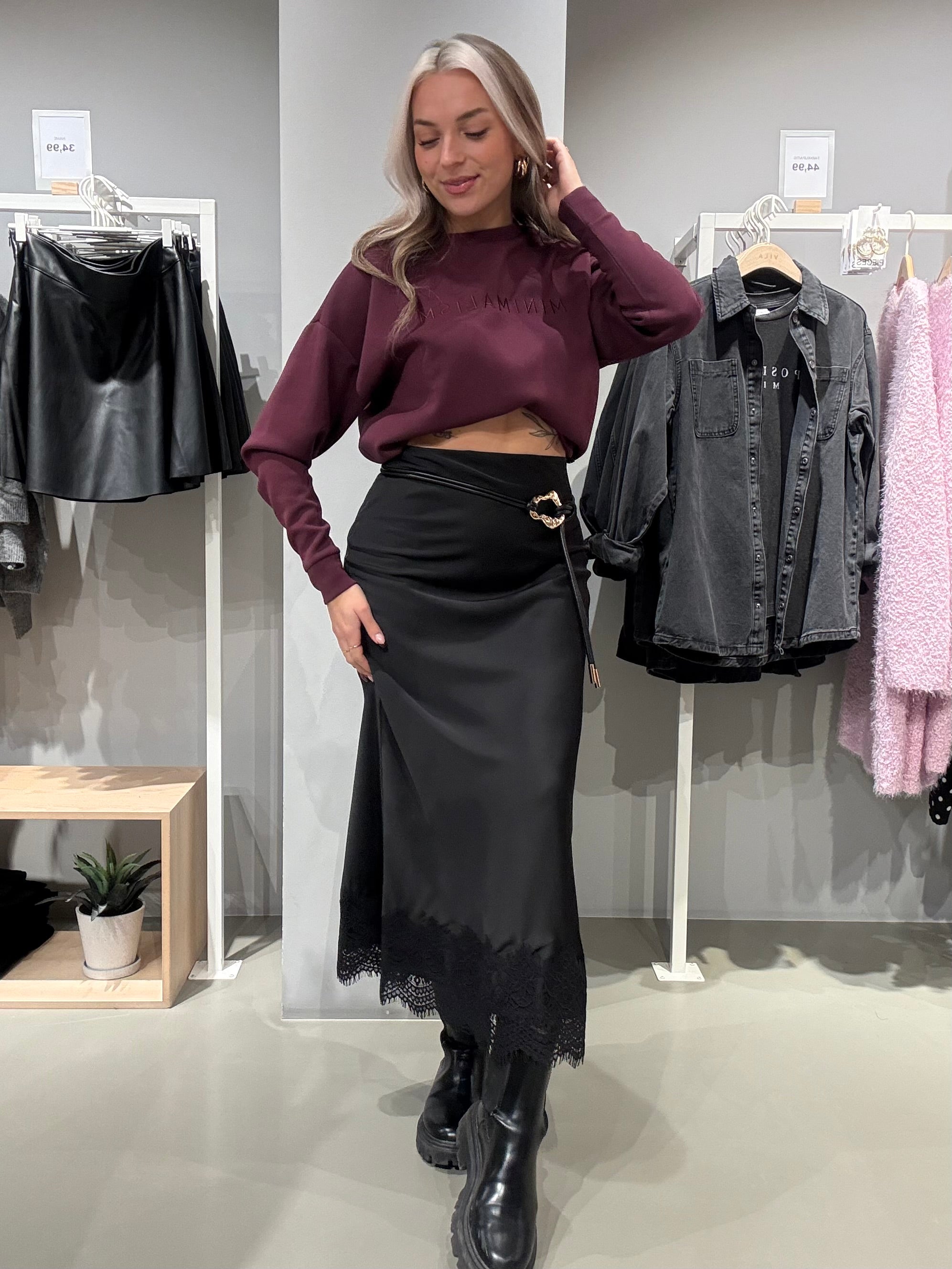 VIELLETTE Midi Skirt - Black Beauty